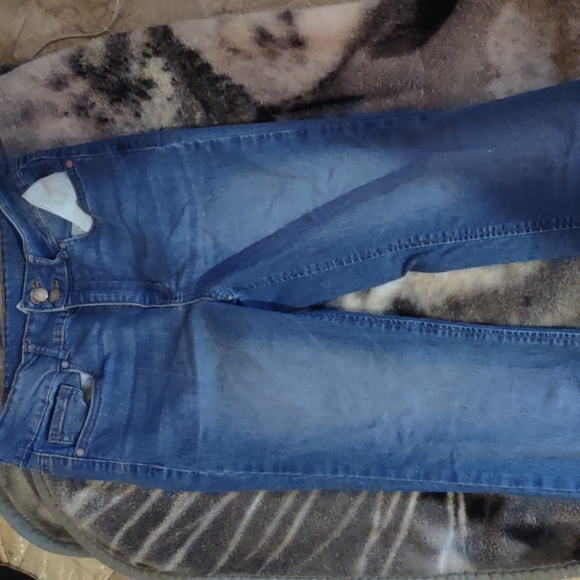 To small - Picture 1 of 1